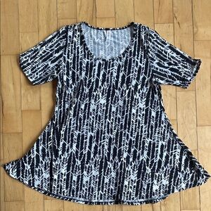 LuLaRoe Black and White Geometric Print Top